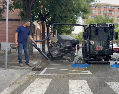 LYNX 2000 attachment - debris blower