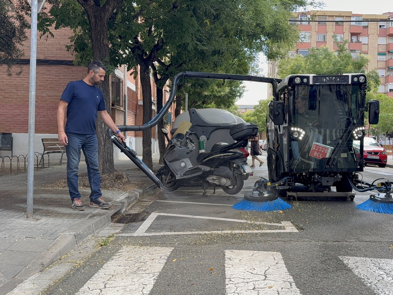 LYNX 2000 attachment - debris blower